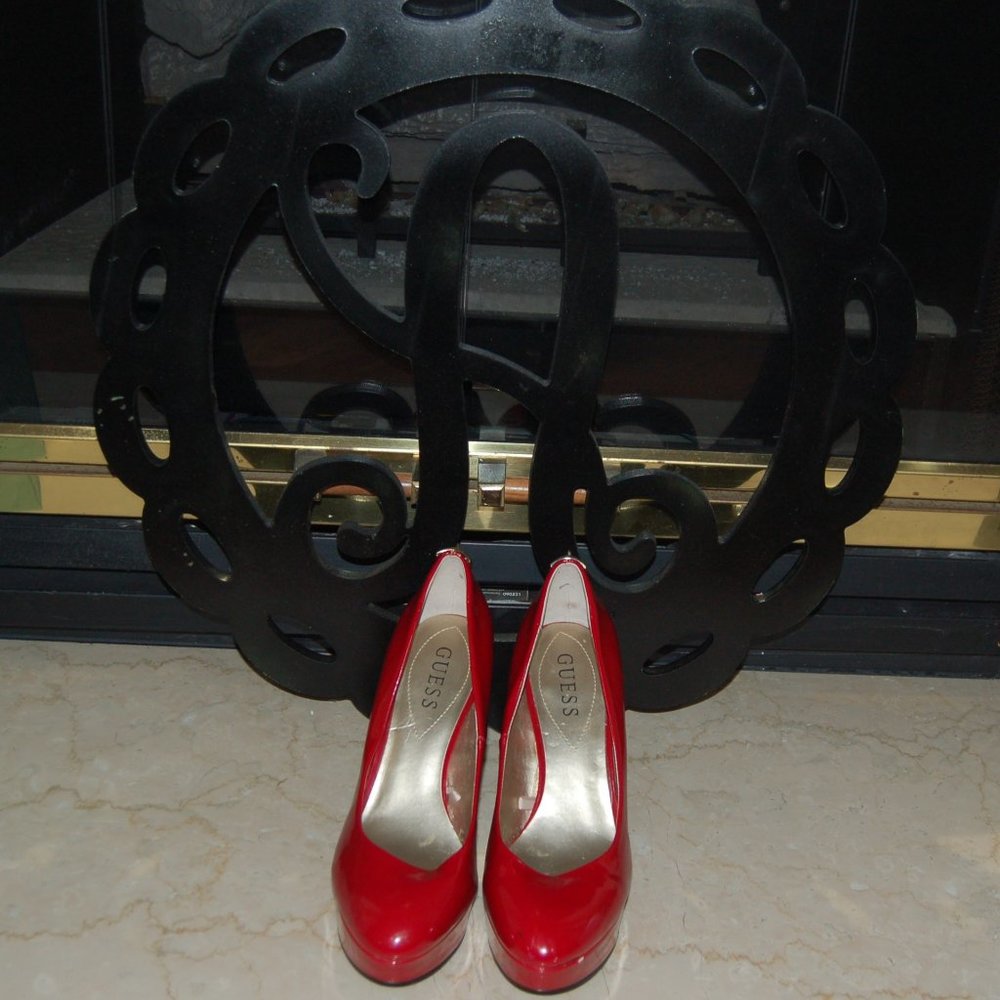 PAIR OF RED GUESS SHOES SIZE 8M